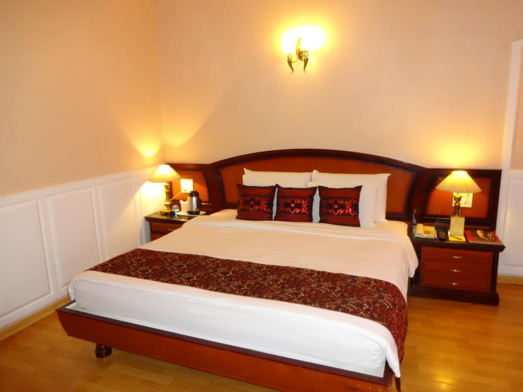 Hotel Babylon International Rāipur Esterno foto