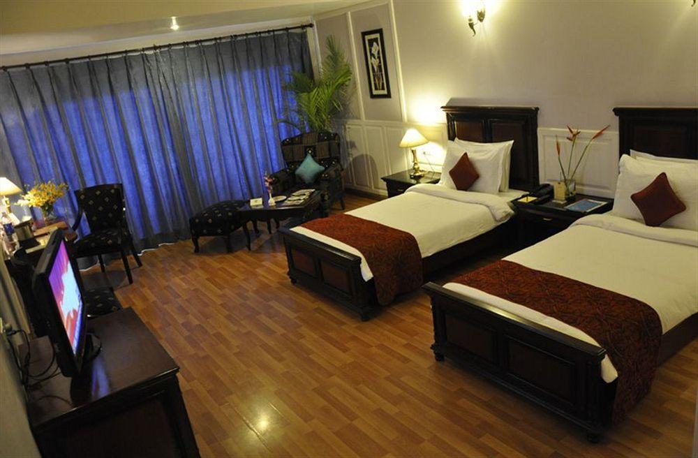 Hotel Babylon International Rāipur Esterno foto